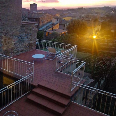 Appartamento Le Palme Con Terrazze In Centro Σαν Τζιμινιάνο Εξωτερικό φωτογραφία